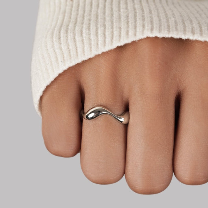 KIM | ELEGANT MINIMALIST RING